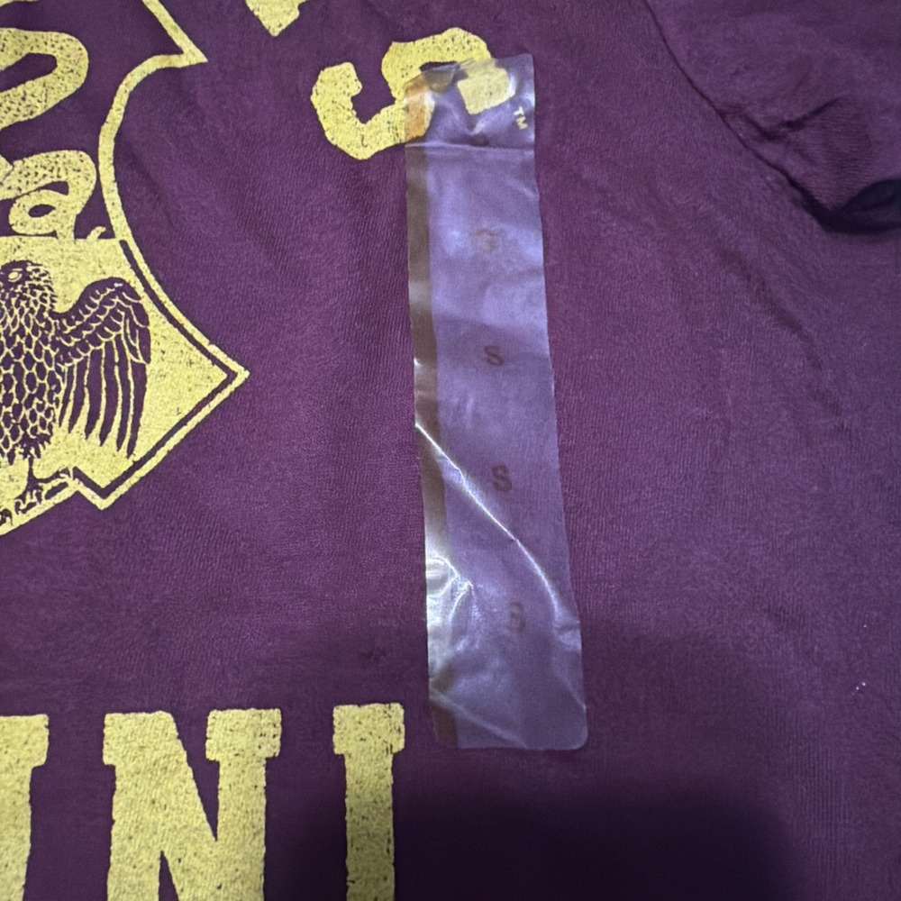 Harry Potter Hogwarts Alumni T-Shirt Maroon Size L NWOT New With Sticker - Picture 2 of 5